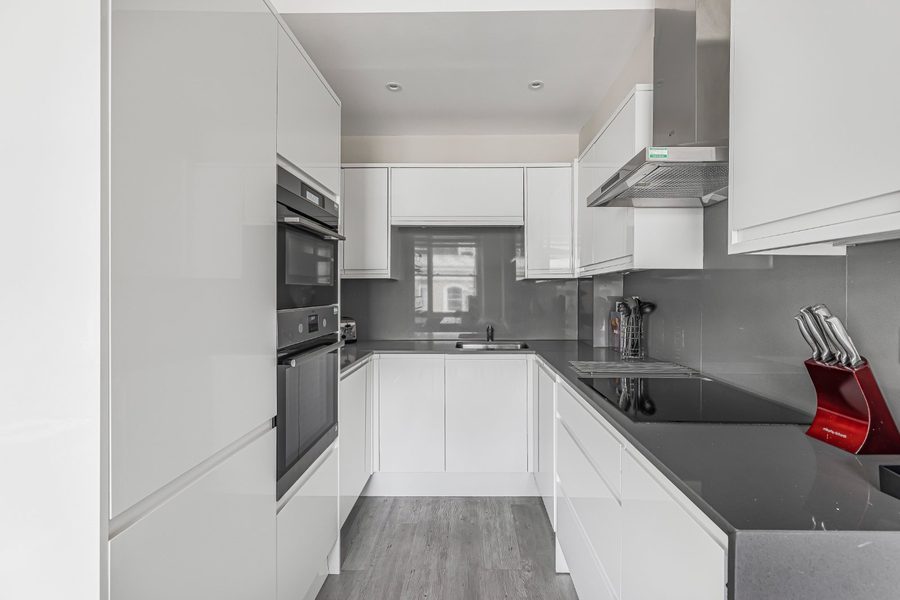 Fitted kitchen in a Finborough Road faculty apartment