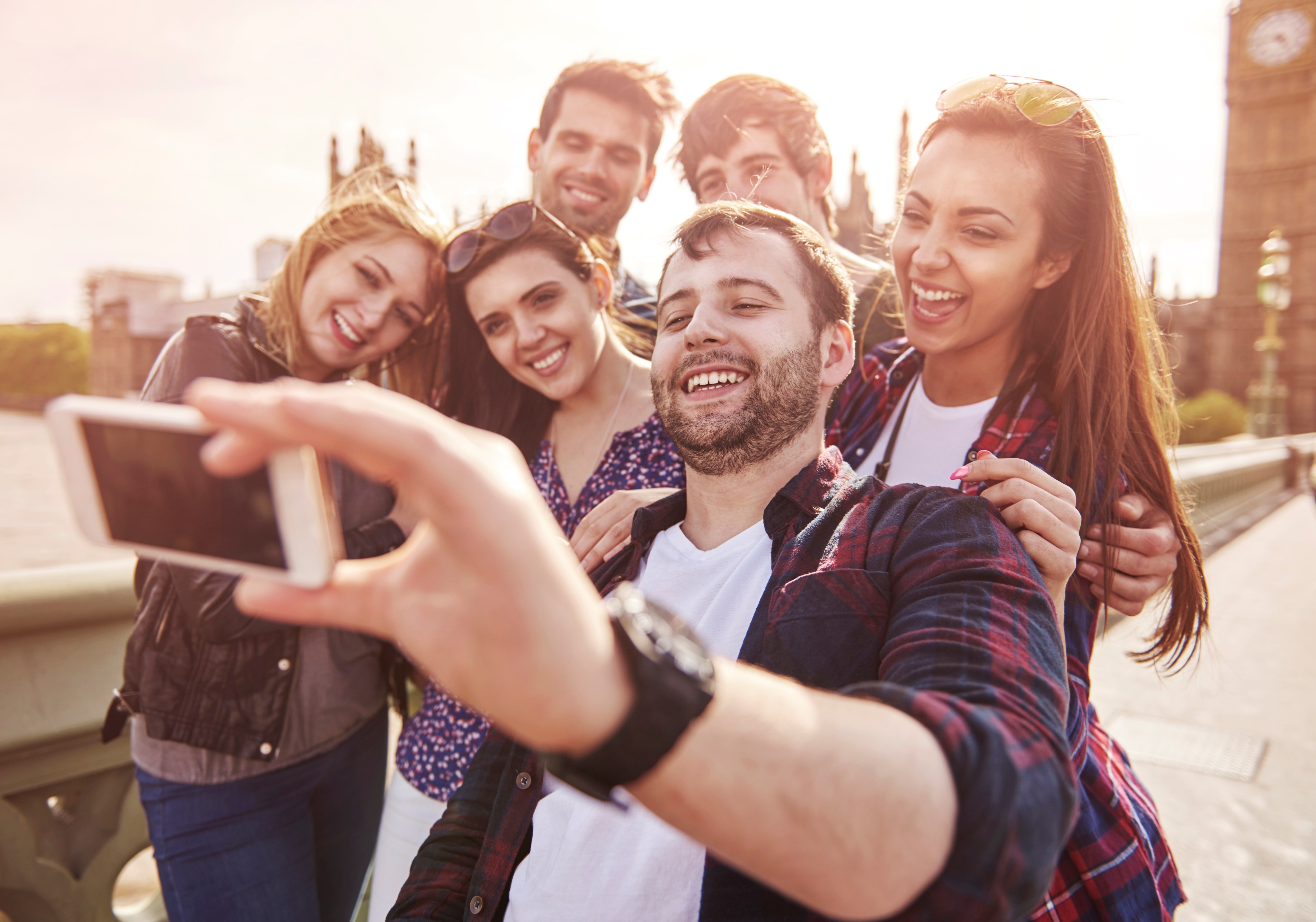 Friends taking photo with famous Big Ben 000068758727 Full